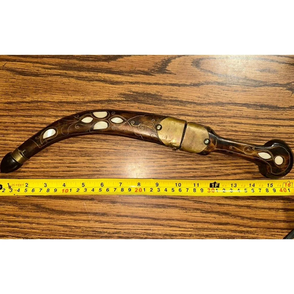 Beautiful vintage traditional Middle Eastern curved dagger (Jambiya or Khan-jar)